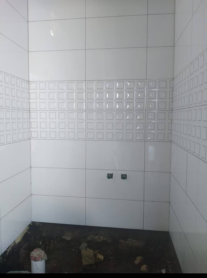 السلام عليكم خلف سيراميك درجه اولى استلام مهندس ارضي وجداري يوميه او علمتر***********
