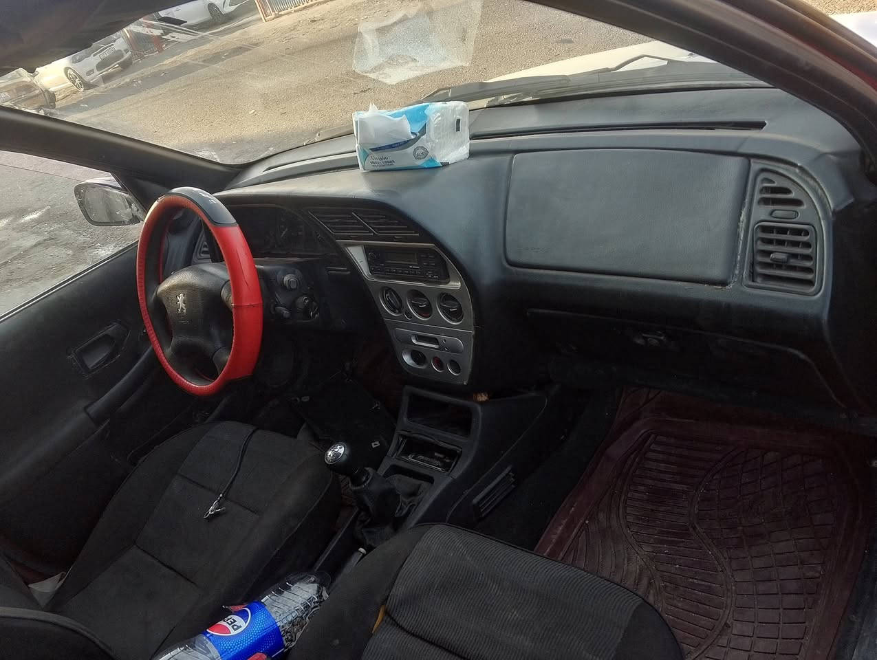 السلام عليكم بيجو 306محرك وكير جدد حاويه صار شهر من شادهن من شيخ فلاح  كلج جديد اصلي فاليو صدر نفض كله جديد امامي خلفي مشط وباور بدلت جديد تخم تاير ويل جدد صار يومين من شديتهن غرفه حلوة كلشي بيهة يشتغل نافضهة نقص تبريد من بدلت المحرك طكت صوندة واني اسوي اني ابو تبريد  السعر اب 35بيهة مجال شي بصيط موبايل ***********
