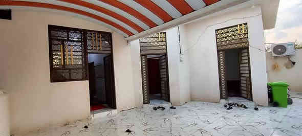 بيت للبيع وقف سني رسمي اصولي مسجل في ابي الخصيب محيله طريق الوسطي قرب المدرسة الصفره ثاني بيت عن طريق الوسطي الشارع العام مساحه 220متر يحتوي ع غرفتين دوانيه صاله مطبخ صحيات كراج جبير بناء حديث عمل درجى اولى بيت كلش حلو ومضيف السعر 70 وبي مجال قليل للستفسار اتصال ع رقم *********** متوفر واتساب
