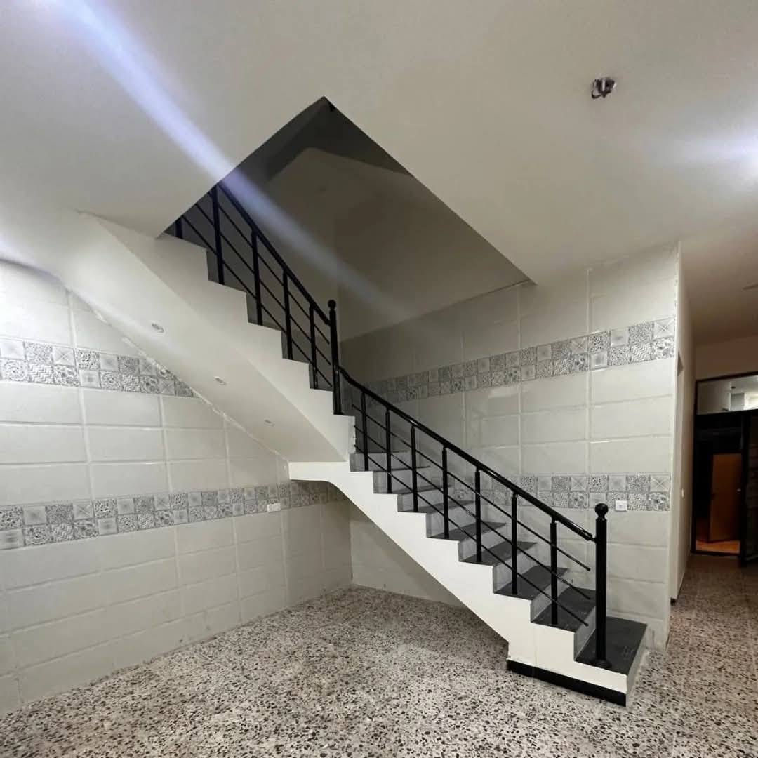 دار للبيع طابو زراعي سند ٢٥حق التصرف طابقين/ ٣غرف نوم /٢حمام واستقبال ومطبخ توين بناء حديث جاهز //١٠٠م //الدوانم نهاية الشرطه الخامسة قريب جدا عن الشارع العام ١٥م وعن الشرطه الخامسة ١٠٠م خدمات كاملة 
للطلب والاستفسار   *********** يوجد واتس اب
