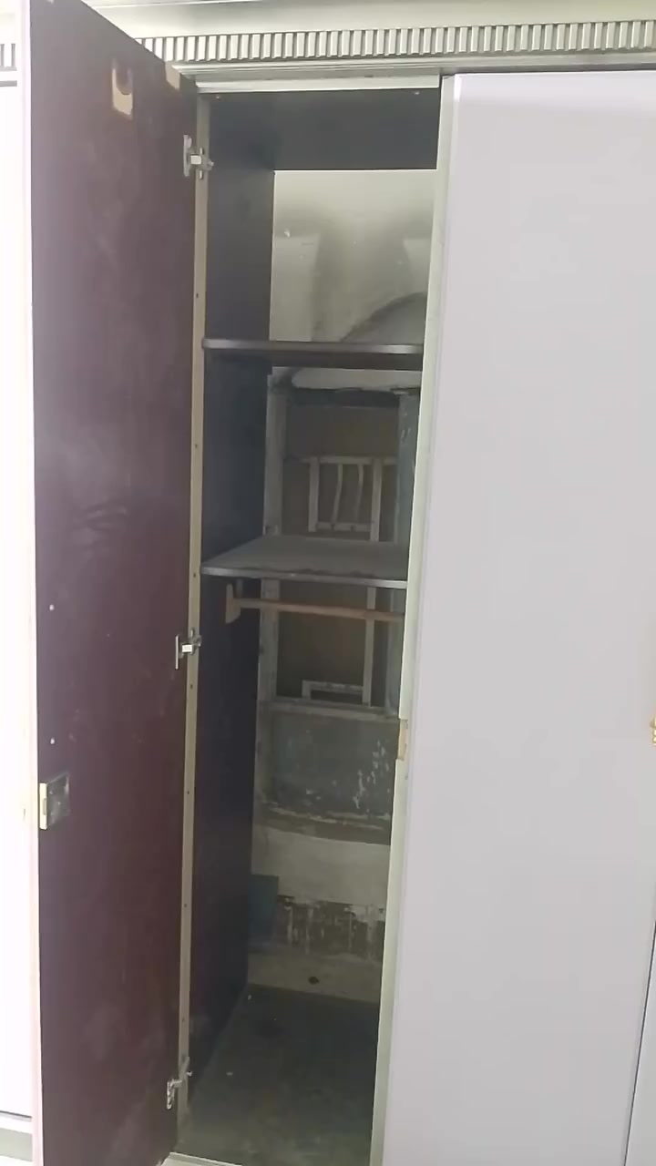 معرض سليم
كنتور كويتي 5 باب السعر 325 ألف 
***********
