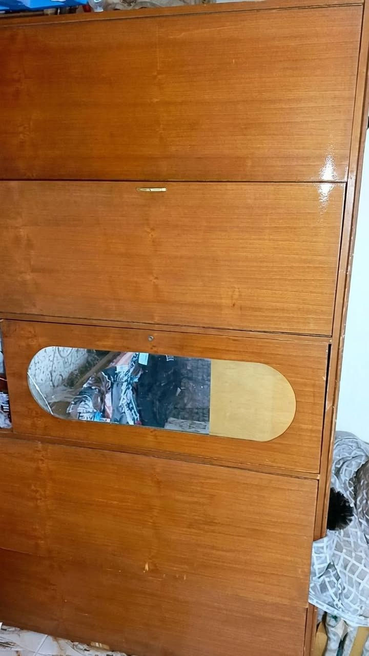 غرفه كاملة تحتوي على كنتور 5 ابواب وميز مرايا و 3 سرير بس مصورين وحده سعر 250 كاملة 
للتواصل خاص


**إذا كنت صاحب هذا الإعلان وتريد حذفه لأي سبب، رجاءا أرسل رسالة إلى الدعم الفني**