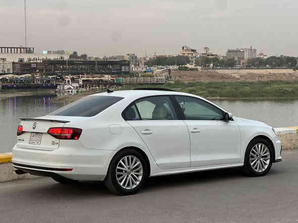 سلام عليكم 
جيتا 2016 SEL فول مواصفات 
مكينه 1.800 تيربو 
كير مكينه مكفولات 
داخل بيجي كشن تدفئه 
رادارات جانبي خلفي امامي 
ماسحات اوتو 
ليتات داينمك متحرك 
فتحت سقف 
ويل اصلي 17 تخم تاير جديد 
السياره عليها دعاميه GLI 
لد داخلي متحرك 14 قطعه 
حادث السياره هلال الجاملغ الخلفي او باب خلفيه مصبوغات  او بيها 3 قطع بارد بيها ايرباك فقط البرده اليمنه 
رقم بغداد مميز 
باقي السياره مكفول نقص السياره بس صدر امامي 
السعر 142 وبيها مجال 
مكان السياره بغداد الكرخ 
رقم ***********
