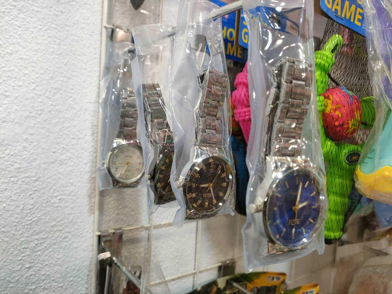 توفر لدى مكتبة يارمجة ساعات رجالية و نسائية ستيل و جلد و ربل 
السعر : 5.000 دينار
🔴العنوان: قرب دورة الجريسي مقابل مولدة الهادي 
⚪رقم الموبايل: ***********
🟢 واتساب: ***********
🔵تلكرام: YRMGA1@
