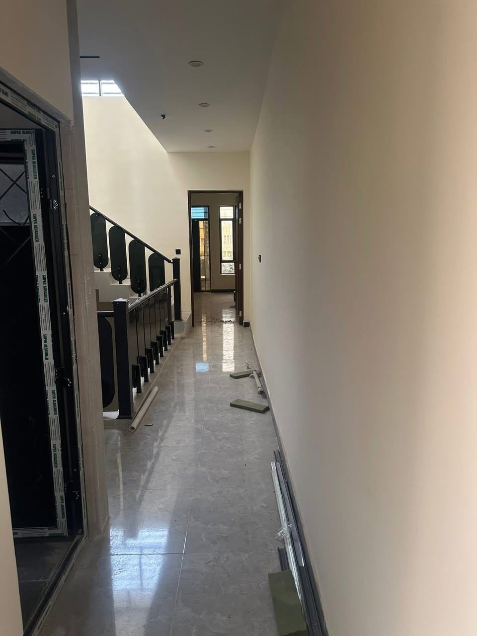 84متر للبيع 
الشعب حي العقاري/الكويتي 
مدخلين أضلاع مستقلة 
يحتوي على 
استقبال ،مطبخ،خدمات في كللا الطابقين وخارجية ،3غرف نوم كبيره 
للمعلومات أكثر مراجعه مكتب القريشي 
 للعقار ***********
