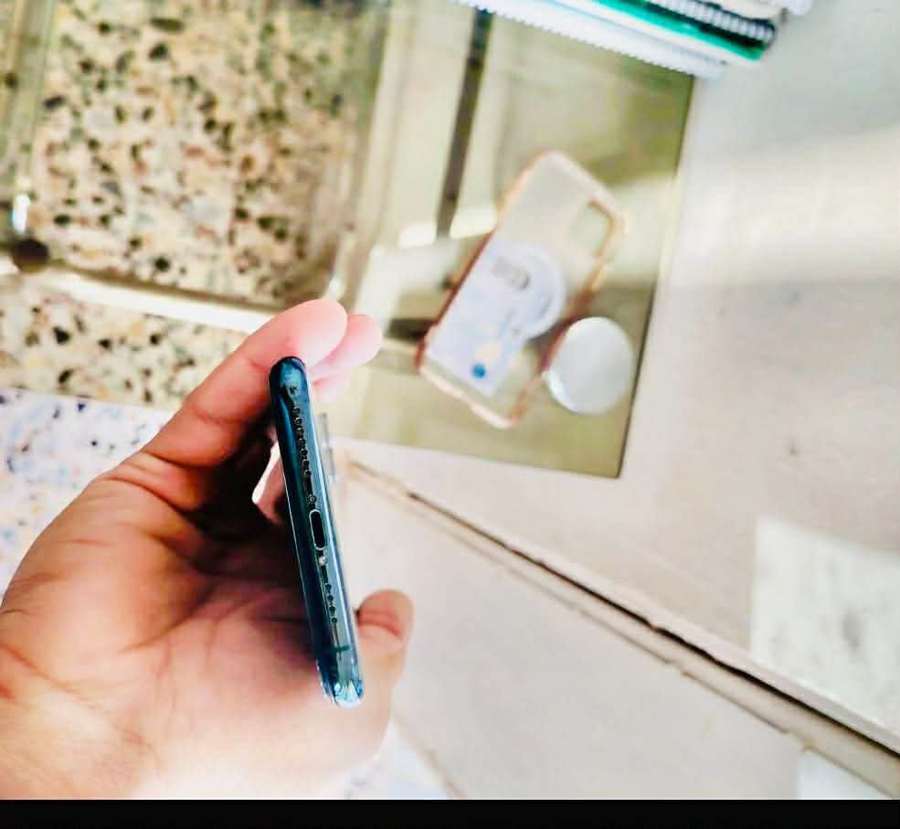 سلام عليكم  للبيع 11برو ماكس  نضافه 98٪ ذاكره 256بطاريه 75شرق اوسط فقط مبدل شاشه وكاله 3خيارات سعر 475مكان بابل مشروع واتساب ***********
