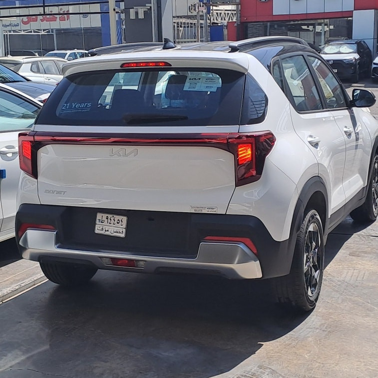 ♦️كيا سونت 2️⃣0️⃣2️⃣5️⃣ فول مواصفات ♦️🚘

ضمان المجموعة الدوليه 5 سنوات او 100,000 كم
‼️صيانة مجانية لمدة سنة ‼️

🔸️ خليجي 
🔸️ زيرو 
🛑فتحة سقف - قماره سوداء 
🛑شاشة متصله 
🔸️ حجم المحرك 4Cylinder 1,5L 
🔸️ مرتبط بناقل حركة أوتوماتيك 
🔸️ مفتاح التشغيل بصمة 
🔸️ دفع ثنائي FWD
🔸️ اريل نفكيتر 
🔸️حساسات أمامية 
🔸️حساسات خلفية
🧡بك لايت Led
🔸️ قبضات أبواب من الألمنيوم
🔸️ دخول بصمة ذكي 
🔸️ حجم الاطار 205/55R16 
🔸️ 4 دسك
🔸️ حساسات ضغط الاطارات 
🔸️ اشارة في المرايا الجانبية 
🔸️ مري كهرباء قابلة للطي اوتو 
🔸️ ماسحة خلفية 
🔸️عدد  2 BAG AIR 
🔸️ ا ABS 
🔸️ دشبول شاشة ديجيتال 
🔸️ شاشة android auto 
🔸️ كاميرا دوارة 
🔸️ مقود جلد حياكة 
🔸️ مثبت السرعة Cruise 
🔸️ المودات والاوامر الصوتية 
🔸️ ا Bluetooth / USB 
🔸️مخرج منفذ الطاقة 
🔸️فحص نظام السيارة 
🔸️المقاعد جلد 
🔸️تجاوي  متحركة 
🔸️ الايزو فكس ISOFIX
🔸️ تبريد شاشة❄️ 
🔸️ قطعتين تبريد❄️ 
🔸️أوضاع القيادة Drive Mode 
🔸️ أوتو هولد Auto Hold 
🔸️ نظام مانع الانزلاق 
🔸️حاملات الأكواب 
🔸️ تطعيم الدواخل ألمنيوم 

أبعاد ومقاسات السيارة
الطول 411  cm 
العرض  179  cm
الارتفاع 161  cm

🎁نتعامل بنظام القسط 🎁

🚘 🚖 يتوفر بيع  شراء او مراوس للسيارات القديم والحديثة ✅️

 اشتري بثقه 💯🌹
***********
عراقنا لتجارة السيارات 
بغداد-معارض البياع شارع الوسط
‏‎
موقعنا على الفيس بوك : https://www.facebook.com/profile.php?id=61557668616037&mibextid=ZbWKwL
