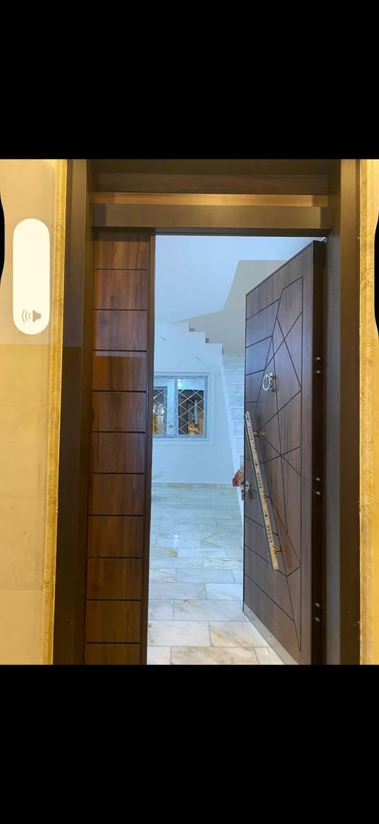 للبيع للبيع
مساحة ٩٤ متر 

واجها ٥.٧٥

نزال ١٦ونص 

البيت فول الفول 
عرض شارع ٦ ثالث فرع عن شارع الرئيسي

واجها مرمر 

ارضيه مرمر 

يحتوي على صاله كبيره ومطبخ 

وثلاث غرف نوم وثلاث حمامات مع منور فول مودرن

عنوان البيت حي سومر قريب الفلكه الاولى 

عنوان المكتب حي سومر شارع المدارس مقابيل مدرسه سما سومر الاهليه 

***********
