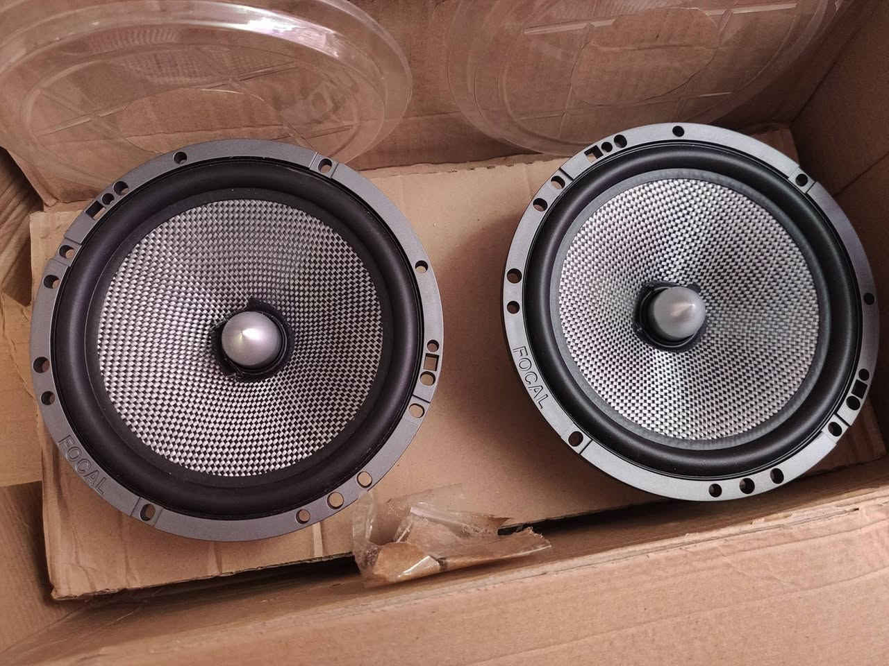 focal access 165as  
سيت سبيكرات ماركة فوكال الفرنسية 
يحتوي على ٢ فول رينج
٢ تويتر 
٢ كروس اوفر 
السعر ٨٥ الف نهائي رجاء ، مابي مجال


**إذا كنت صاحب هذا الإعلان وتريد حذفه لأي سبب، رجاءا أرسل رسالة إلى الدعم الفني**