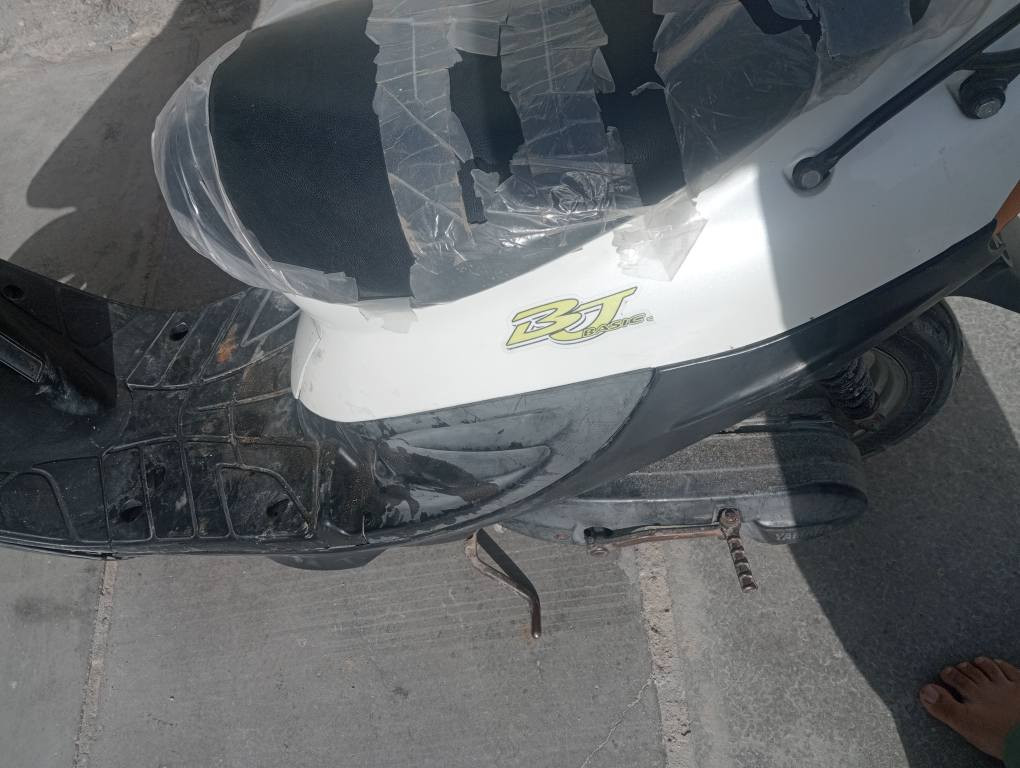 السلام عليكم
بيع مستعجل با 300وبيهة مجال 

كلشي شغال بيهة سلف هندر كهربائيات شغالة 

حتى عدادات البانزين وسرعة يشتغلن زوج تواير جدد كشن جديد 

مكاتبتهة بيهة

مكاني سماوة ع حولي 

رقمي ***********
