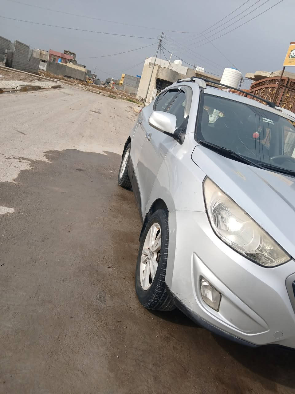 السلام عليكم سياره تاسان وارد امرؤكي 2011رقم بابل سياره كير و محرك خير من الله صبق قطعتين لجماليه بنيد وباب عكس السايق وهاي صور السيارء قبل الصبق مكان بغداد اليسفيه *********** بي واتساب السيارء بسمي
