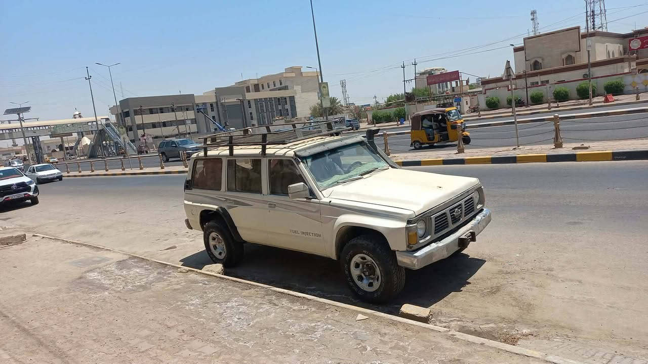 نيسان موديل ١٩٩١ رقم بغداد دولي سنويه لغايه ٣٠ السعر ٥٠ وبيها مجال قليل ***********مكاني ميسان
