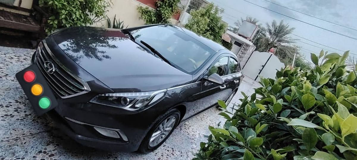 السلام عليكم ورحمة الله سوناتا 2015 سياره كلشي ما بيها بيها فقط رصعه بالصندوق السياره باسمي وتحويلها ثاني يوم رقم بغداد انكليزي السعر (133) وبيها مجال لتواصل رقم هاتف شغال واتساب ورصيد (***********)
