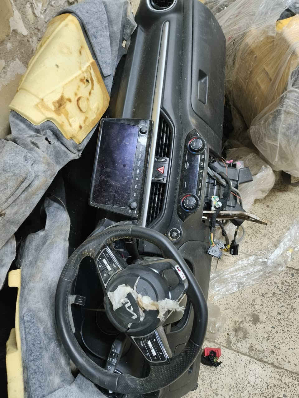 السلام عليكم يتوفر جميع غراض الدشبول للسيارات الكوريه لكل واردامريكي  شنو تريد موجود تفصيخ ***********
