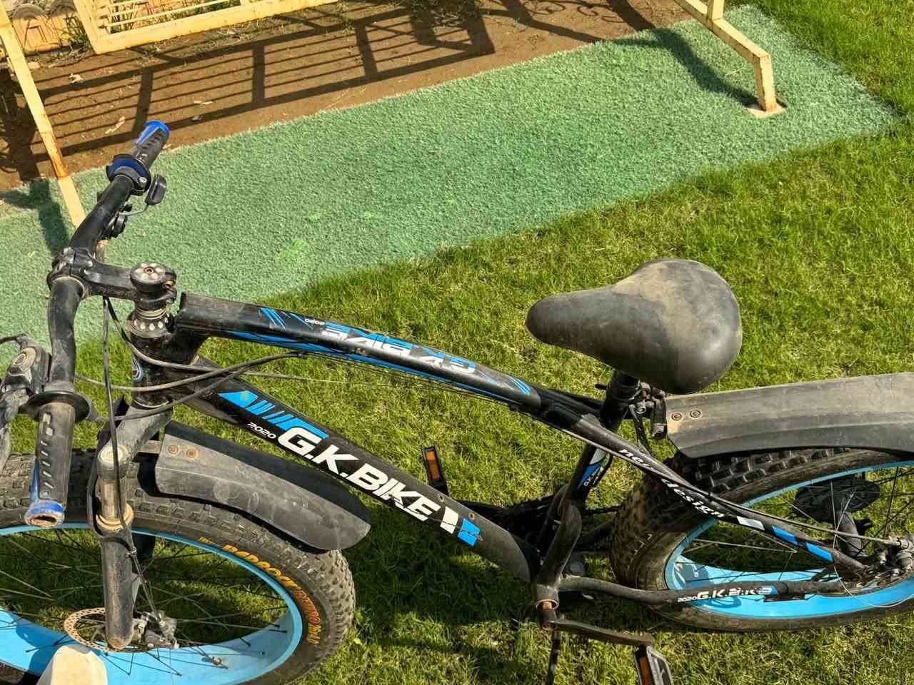🚲 للبيع دراجة G.K BIKE Fat Bike 26×4.0
الماركة: G.K BIKE
الموديل: 2020
النوع: Fat Bike (إطارات عريضة)
الحجم: 26 × 4.0
اللون: أسود / أزرق
الفرامل: دسك أمامي وخلفي
الحالة: مستعملة، بحالة جيدة وجاهز للاستخدام
السعر: 150,000
التواصل
[***********]
