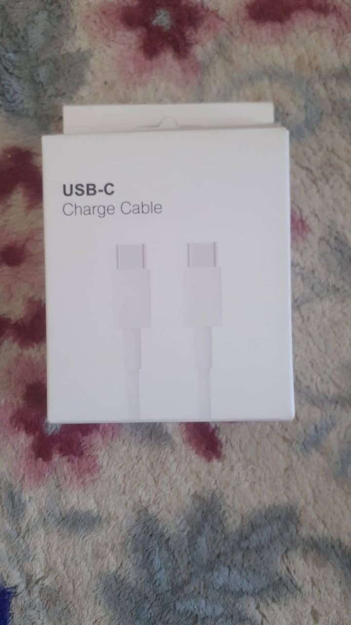 شاحنات ايفون ب 15,الف 
كيبل تيبسي ب 4الف 
توصيل موجود داخل الكوت 
الاستفسار اتصل ***********
