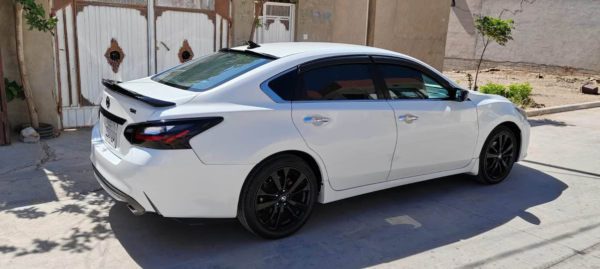 نیسان ئاڵتیما 2017
مواسەفات SR
160 هەزار مایل رۆشتوە
گێر و مەکینە و کارەباییات بەشەرت
هەیکەلی زۆر جوانە سەیارەکە ناوەوە و دەرەوی زۆر پاک ماوە
سەیارەکە حیزام نیە بە حیزام دەیفرۆشین 
٣ پارچە کلێر ئەمریکا ٣ پارچە بۆیاخ
پێش کەپس 
دواوەی ناوگرتنی هەیە نەگەشتۆتە سپێر 
بستێک جەمەلەغی دواوە بڕاوەتەوە و چاککراوە هەتا هەیکەلی جوانتر بێ
سەقفی ساردی هەیە کەمێک بەڵام تەنها لە سۆنەر بەدەر دەکەوێ 
سەنەوی و رەقەم باریکە نوێیە 
سەیارەکە 6 ساڵە لای خۆمانە بێ کێشەیە و زۆر توند و تۆڵە 
نرخی 107 و مەجال
*********** أربيل, العراق
