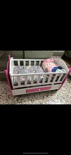 كواريك طفل  عدد اثنين هزاز  جديد مستعملات فقط ٤ اشهرللبيع  مع الدواشك   الطول متر والعرض ٥٠سم للاستفسار اتصال على الرقم *********** السعر ٣٠ الف الواحد
