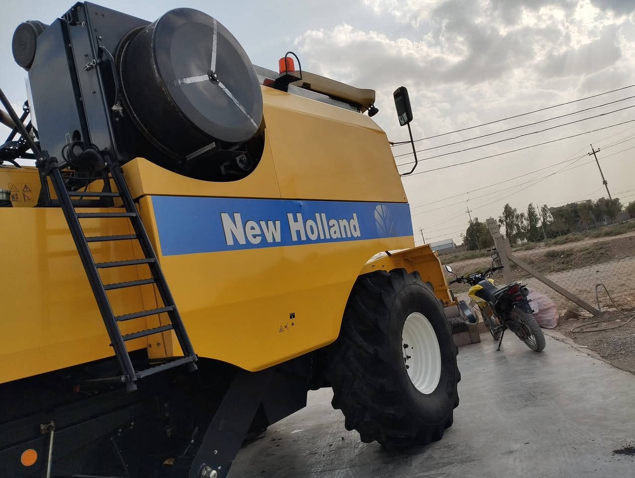 للبیع حاصدا مودیل 2015 ملفیسه مشتغلە 4000 سعات مکان کرکوک


**إذا كنت صاحب هذا الإعلان وتريد حذفه لأي سبب، رجاءا أرسل رسالة إلى الدعم الفني**