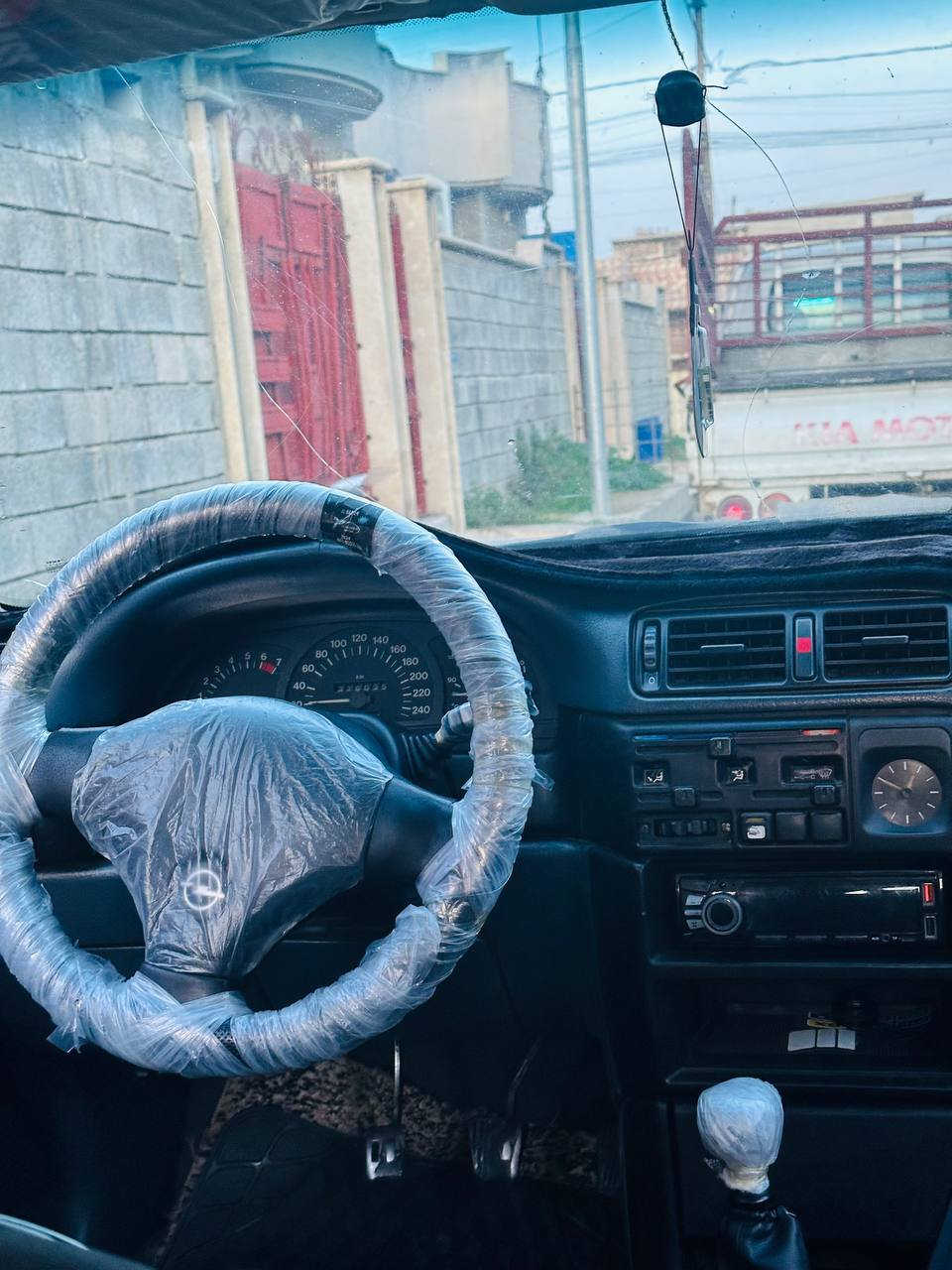 فكتره للبيع حجم16 موديل 1991 رقم نينوى اللماني سنويه الى 2028 كابون بانزين بيها  كير ومحرك شرط مصبوغه جماليه وبيها تلقيطات فقط غرفتها جديده  سياره جاهزه  السعر 45 تريد وكاله تريد تحويل العنوان الموصل الجانب الأيمن ***********. ***********.
