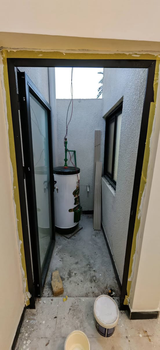 السلام عليكم ورحمه الله وبركاته تحيه طيبه يعلن مكتب عقارات النور الذهبي عن توفر لدينا دار سكن للبيع مساحه ١٦٠متر الواجهه ٨ متر ونزال ٢٠  نوع العقار طابو زراعي عراقي وكاله ونسخه من العنوان ابي الخصيب البهادريه شارع الكطه يبعد ٤٠٠متر عن شارع السايدين يتكون من غرفتين نوم وصاله ومطبخ وديوان وكراج ومناور البت جديد تسليم مفتاح كافت الخدمات ماء كهرباء تبليط تستلم بيتك عند المكاتبه مباشر سعر ١٥٠مليون وقابل التفاوض الستفسار على الأرقام التاليه زورناا في بمكتبنا ابو الجوزي مجاور معمل الجابري للسخانات نستقبل كافات العروض العقاريه مكتب مجاور قانونيا ...***********..***********..
