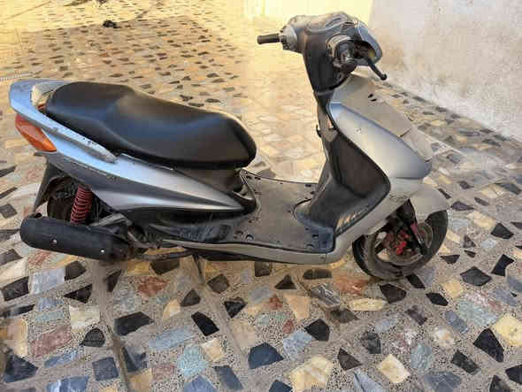 سكنس نثيه محرك بلادي مافتوح والدراجه جديده كلش السعر ٦٠٠ وبيه مجال ***********
