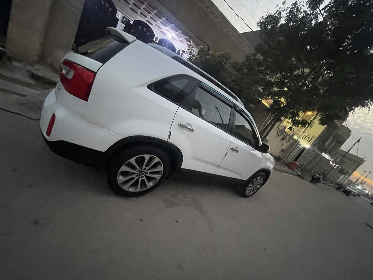 السلام عليكم

#سورنتو خليجي 1/1 
2014 
#رقم_واسط_دولي_بسمي 

محرك 6 سلندر  
المواصفات،،،،،،
بانوراما طكتين
بصمه تشغيل 
بصمه ابواب
7 راكب دواخل بيجي
3 قطع تبريد
كشن كهرباء
كشنات جلد  
حساس خلفي 
حساس امامي 
لد امامي 
تحكم مقود 
مثبت سرعه 
ECO اقتصادي 
اناره داخليه بلاديه 
ماشيه 197 حقيقي 
السونار موجود مع المنشور 
السعر 192 وبيها مجال

 

للاستفسار 
***********
