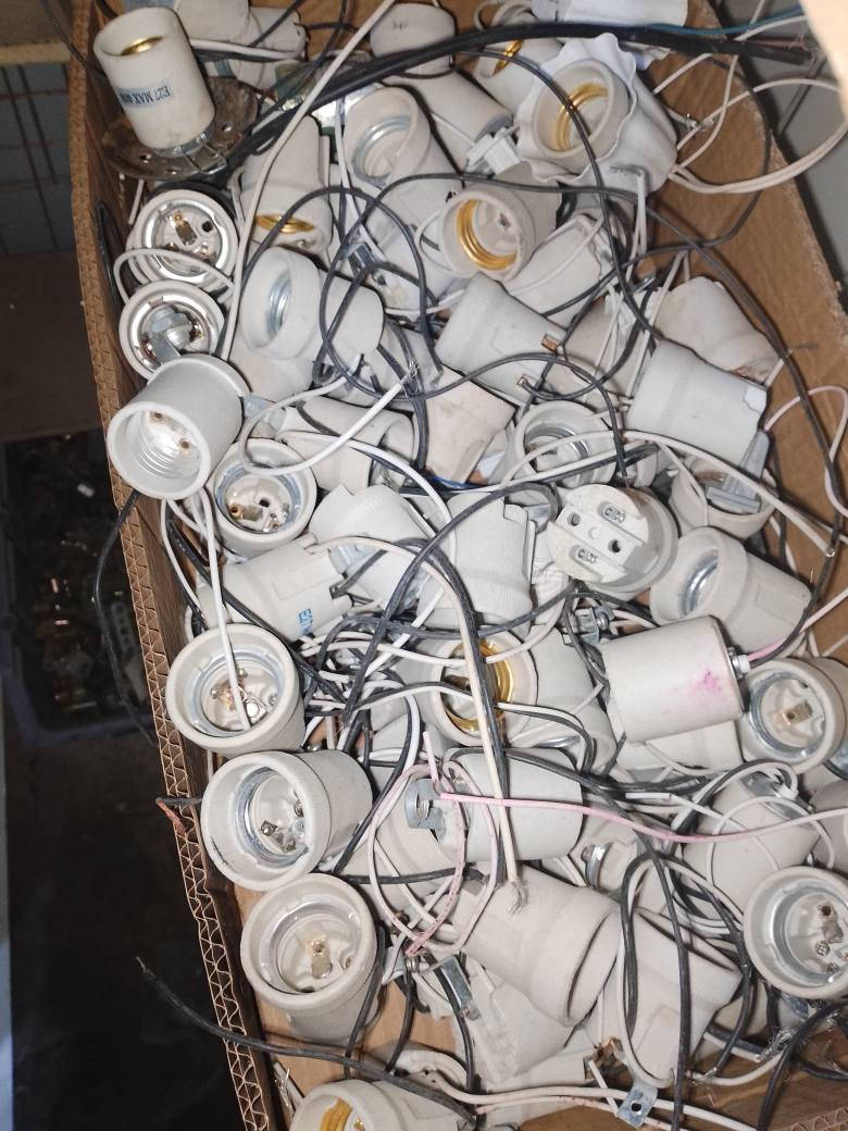 غراض للببع وباسعار مناسبة جداً اقل من اسعار الجملة ويدلل الشراي المكان كركوك منطقة واحدحزيران قرب الملاعب الخماسية او قرب مدرسه ابناء العراق الواحد او صيدلية الواحة للاستفسار الاتصال على الرقم *********** كركوك, العراق
