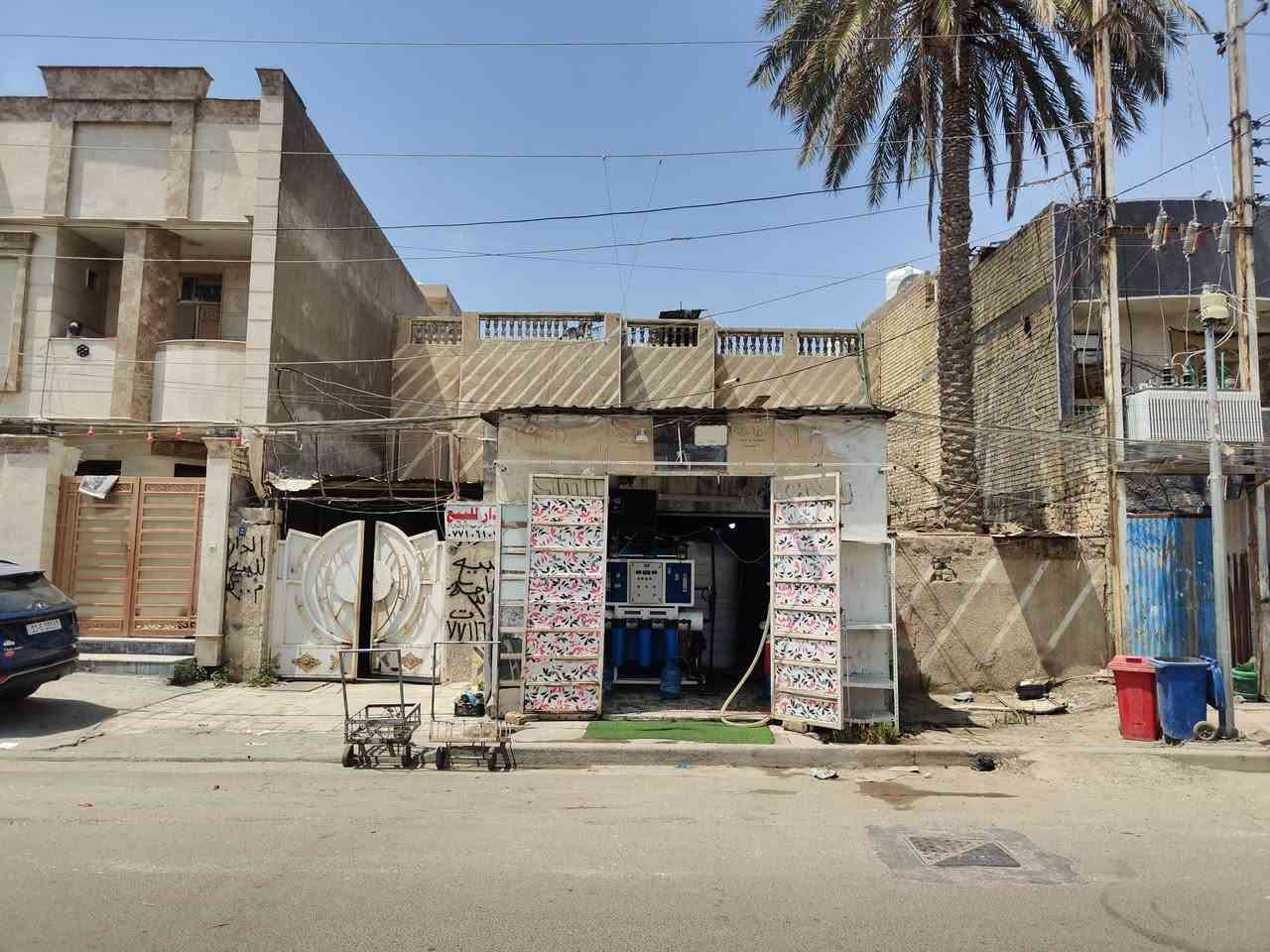 السلام عليكم بيت ملك صرف نهايه حي اور مساحه 300 متر اربع غرف نوم طابق ثاني وخدمات وجوه ستقبال ومطبخ وغرفتين نوم وخدمات وكراج ومحل سعر المتر 1600 هاتف *********** وتساب
