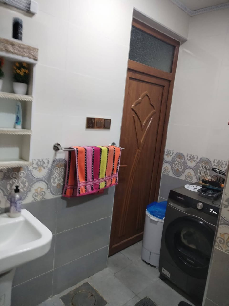 🏠 دار للـــــــبيـع 
في حي الفلاح الثانيه مقاطعه ٩ سند ٢٥ 
________________

المساحــــــة // ١٢٥ م #طابـــــو زهور 
الواجهـــــــــة // ٦ونص    بناء حديث ٢٠٢٠ 

________________
🏗️🧱#الطابــــــــــــــق #الأرضـــــــــــــي
غرفـــــــــــة 1   وصالـــــــــــة وهـــــــــــول ومطبــــــــخ حـــــــــار وبــــــــــارد ومجـمـــــــــع صحيــــــــات ... وكراج سيارة  

🏗️🧱#الطابــــــــــــــق #الثانــــــــــــــــي
 ٣    ...  غرفه نوم وهول واستقبال وصحيات 

_____________________
________________💲
السعــــــــــر   ع خاص 
________________💲
_____________________

#مكتـــــــــب
           🏗️🧱العباجي الاستثمارات العقاري  🧱🏗️
#الكائــــــــــن
  حي الزهور سيتدتي الجميله #مقابل جرزات كرم #أوالإتصال 
         *********** 📞☎️📞*********** 
                           ‏‪*********** 
_____________________________________________
