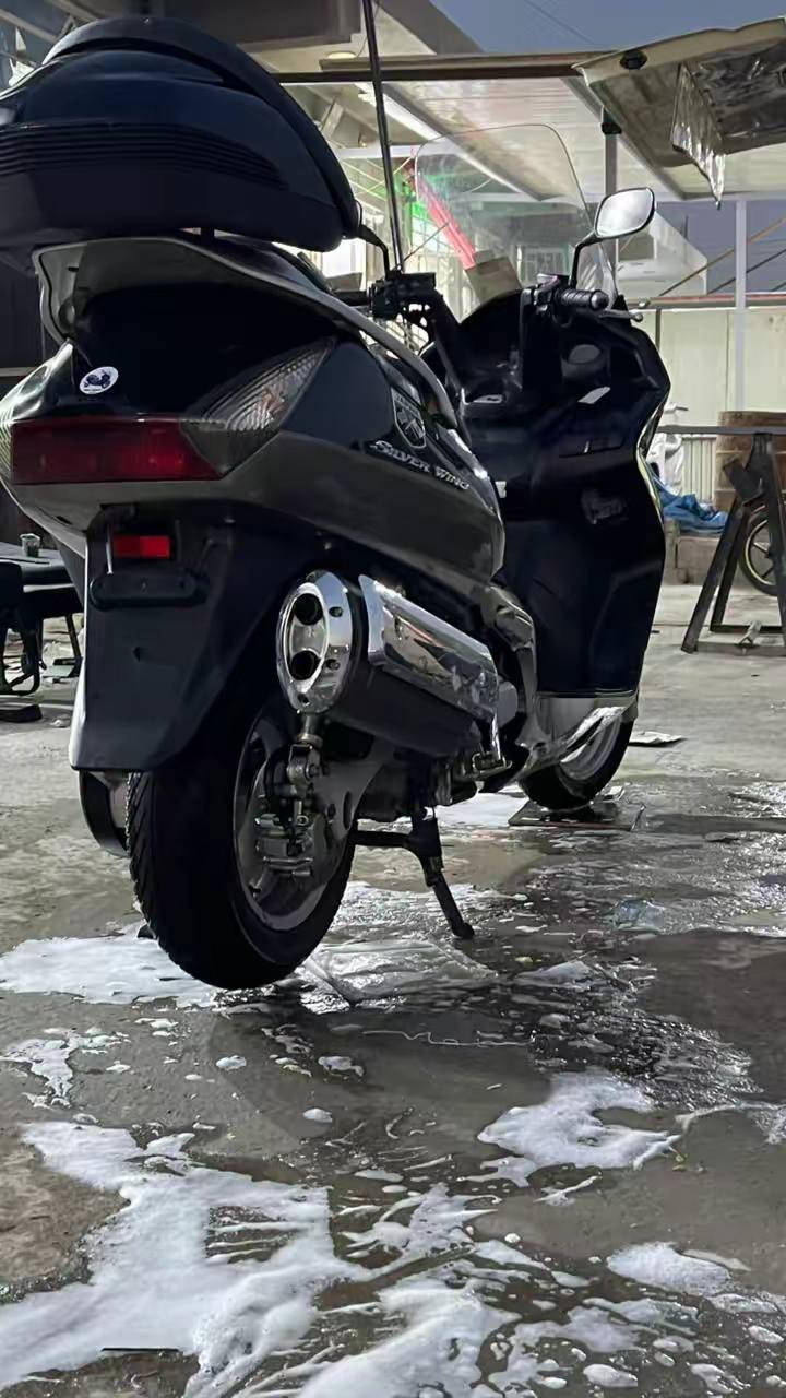 سلام عليكم دراجة سلفر ونج مكينة 400دراجة لونين ايبي اس اوفر  كلشي شغال بيها مكفولة كفر ومكينا لمو شراي لا يتعبني سعر خاص ه‍ ***********
