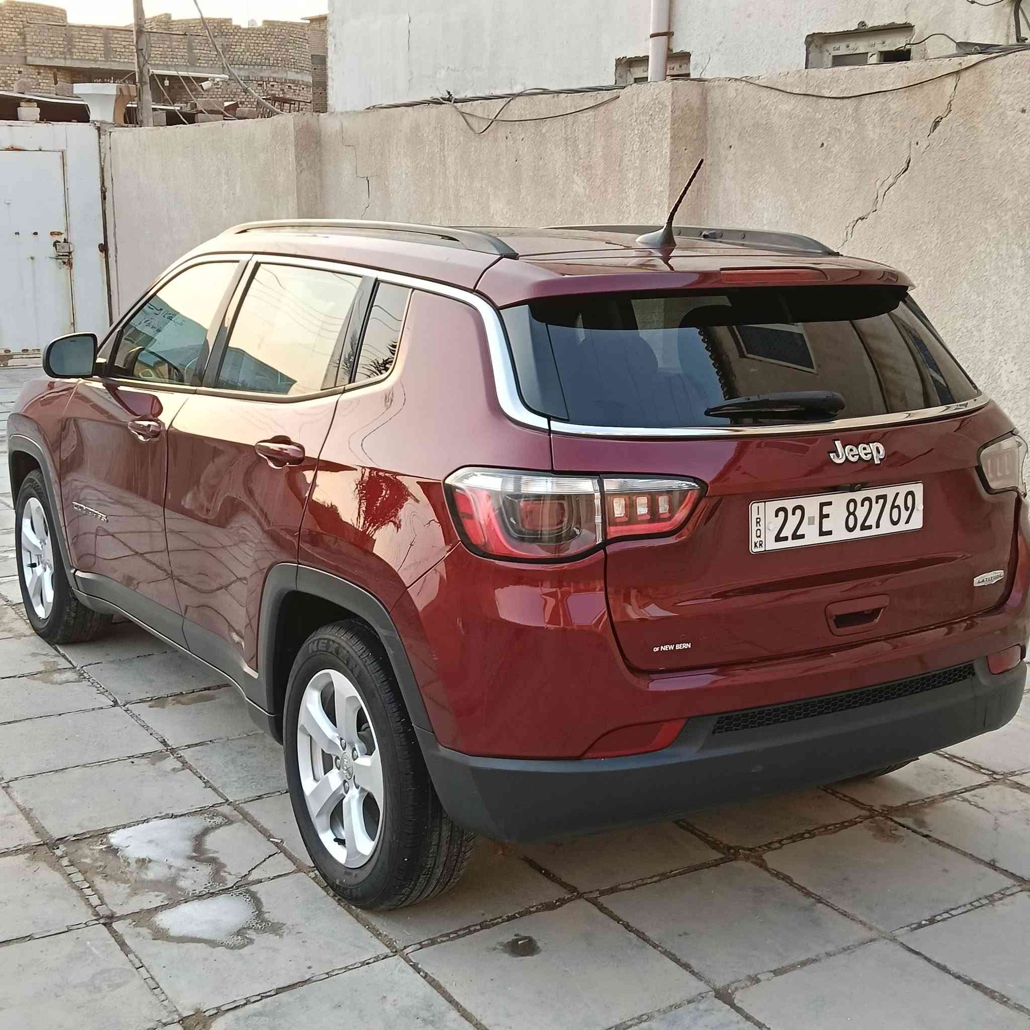 السلام عليكم 
جيب كومباس 2021
وارد امريكي 
حادثها جاملق وبنيد فقط شواصي سليمات 
سياره جاهزه
مكينه كير كفاله 
حداديه 90%
تخم تاير جديد الاصلي مو الصيني 
تبريد تدفئه كله شغال  بنورامه 
تحكم عن بعد بصمه 
لايت زنون 
محرك 2400 المرغوب 
السياره مال بيت ومامتعوبه 
رقم اربيل السنويه ل 28
تريد تحويل اتريد وكاله 
السعر 138 وبيها مجال 
العنوان البصره ابو الخصيب 
اي استفسار ***********

