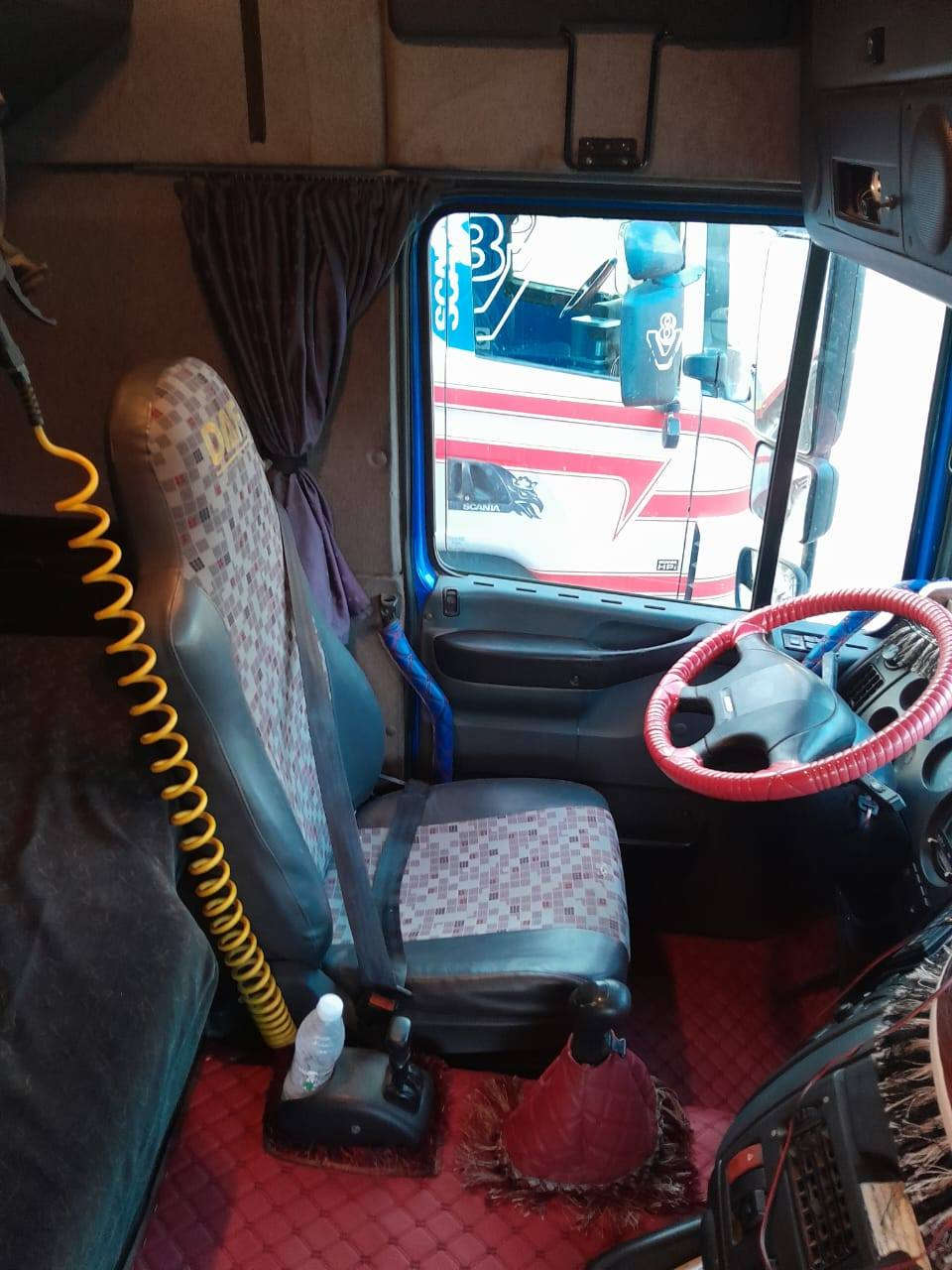 سلام عليكم 
داف XF95. حجم 430 موديل 2001 گير ومكينة واكسل  وشاصي كفالة بشرط مكينة بم ونوزل گير 4×4 حصيرة مواصفات دولة سنوية ل2027 وهزة ساقطة باسمنا شرط التحويل بدي طول 8.35 متر سيارة جاهزة وشغالة  السعر 160 ورقة
رقم الهاتف 
***********
***********
