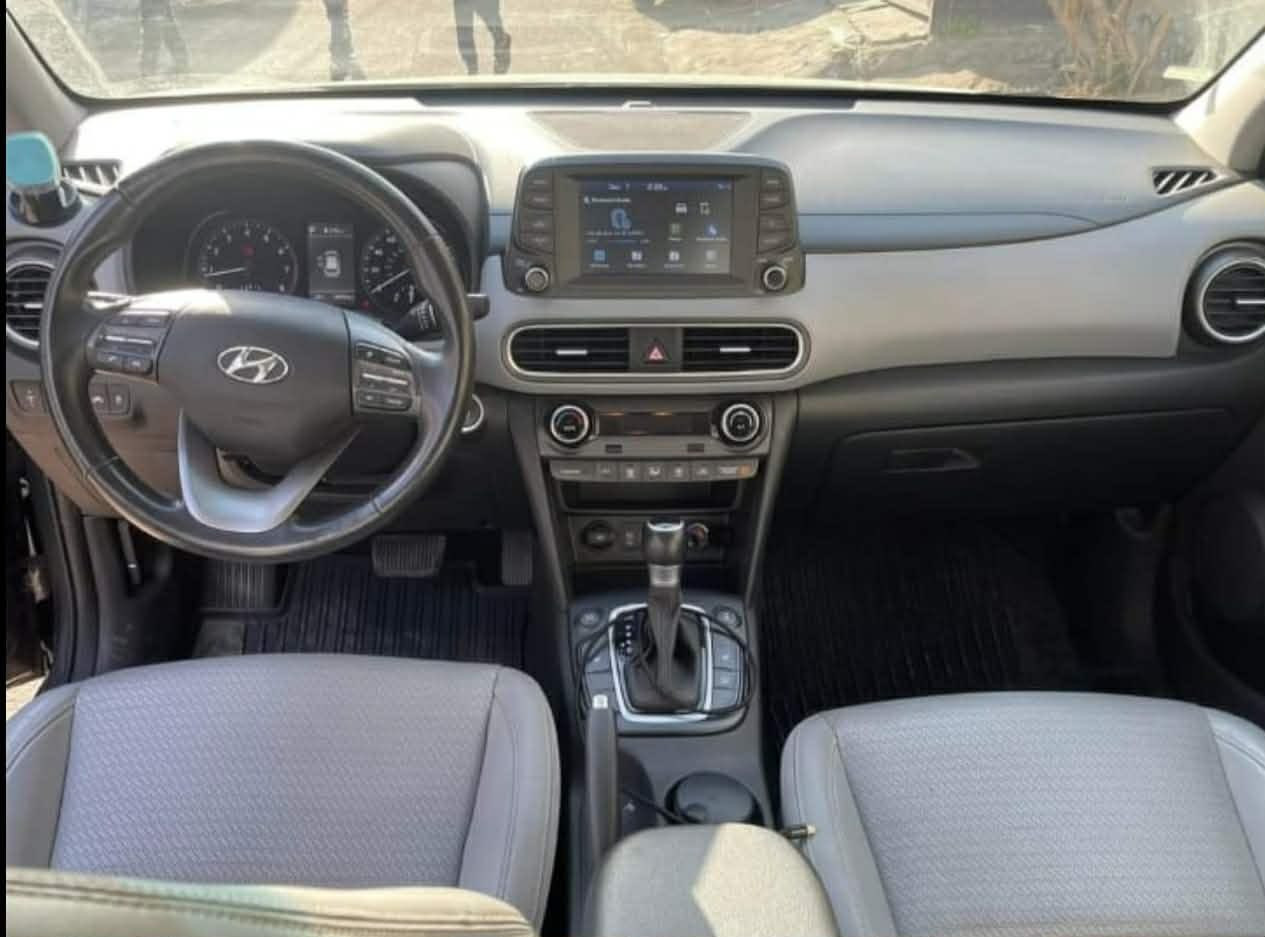 كونا موديل 2021
مكينه 1600 توربو 
كير 7 نمر 
فول مواصفات حادث حافه البنيد بارد وجاملغ صبغ وبيها بارد بدون شواصي ايرباك ستيرن فقط راجع سستم 
ماشيه 74 ميل 
السعر 130 وبيها مجال بسيط 
بغداد زيونة 
***********
