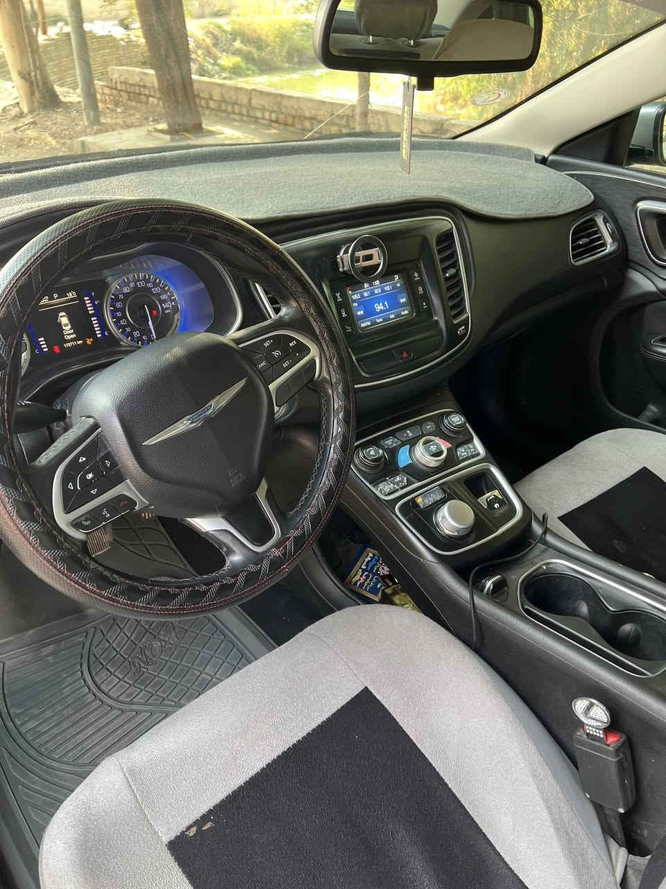 سلام عليكم 
كلايسلر c200  موديل ٢٠١٧ 
رقم بغداد حرة  ب اسمي وسنوية جديد   لحد ٢٠٢٩ 
السيارة ضررهة جامرلوغ امامي  وشوية من البنيد بدون دواخل ولا لغد ولا كلشييي   واني معمرهن ع ايدي ( شرط الفحص )
كير + مكينة كفالة  ايضا شرط الفحص  
صدر امامي +  خلفي جديد + اذاين محرك اصلية كلهن جديد
تايرات + باترب كلة جديد واصلي 
راديتر سراوين شاد ام المكثف ومبرمج مراوح ماكو حماوة ابدا 
 موصفاتها معروفة للجناية 
السيارة حيل متعوب عليها ونضيفة وبدون اي نواقص  احلة من الصور بهواي وكلام 
منضومة زنون اصلية شرط نهار  حتى البلوجكترات زنون 
ماشية ٧٥ ميل تقريبا 

ديالى - بعقوبة 
فراس *********** 
السعر ١١٥
