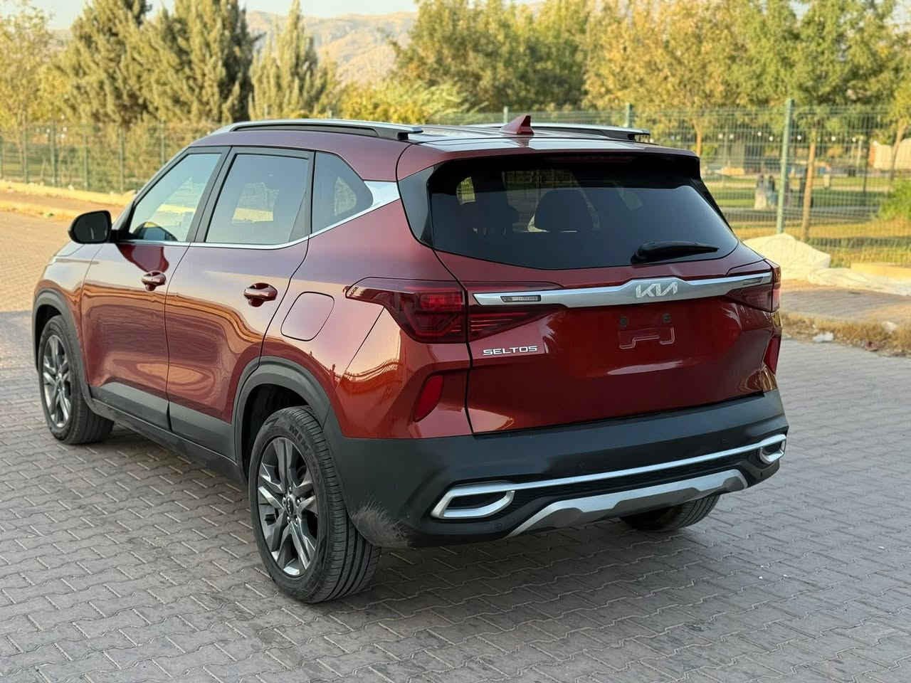 السلام عليكم  كيا سلتوس موديل : 2023 فول مواصفات سلايت روف فتحة سقف رقم فحص مؤقت تترقم جميع المحافضات 
عداد المسافة : 26 
حجم المحرك : 2000 ( 4,سلندر ) دوش 

ضرر السيارة :بنيد فقط وبارد بلجاملغ  

بدون دواخل

المواصفات : 
بصمة ابواب فتحة سقف سلايت 
‏‎بصمة تشغيل
‏‎شاشة دشبول ديجيتال
‏‎كاميرا
هاند بريك بصمة
اوتو هولد : 𝐀𝐔𝐓𝐎 𝐇𝐎𝐋𝐃
اوتو ستارات : 𝐀𝐔𝐓𝐎 𝐒𝐓𝐀𝐑𝐃
اوتو ستوب : 𝐀𝐔𝐓𝐎 𝐒𝐓𝐎𝐏 
رادار امامي (تحديد مسار)
‏‎رادار جانبي (نقاط عمياء)
‏‎رادار خلفي (التحذير من الاصطدام)
‏‎حساسات امامي
‏‎حساسات جانبي 
‏‎حساسات خلفي 
نظام :  𝐄𝐂𝐎
نظام : 𝐒𝐏𝐎𝐑𝐓
تحكيمات استيرن
كشنات كهربائي
تبريد لمس
تبريد مركزي
لايتات 𝐋𝐄𝐃 لید زينون بيلادي
بكلايتات 𝐋𝐄𝐃 لید بيلادى 
ويل كروم
السعر 162 للاستفسار ***********
