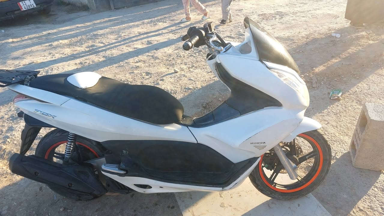 سلام عليكم دراجة للبيع بي سي اكس محرك 150ياباني السعر خاص اي ستفسار الرقم ***********المكان بعقوبة يم مدرست الامين
