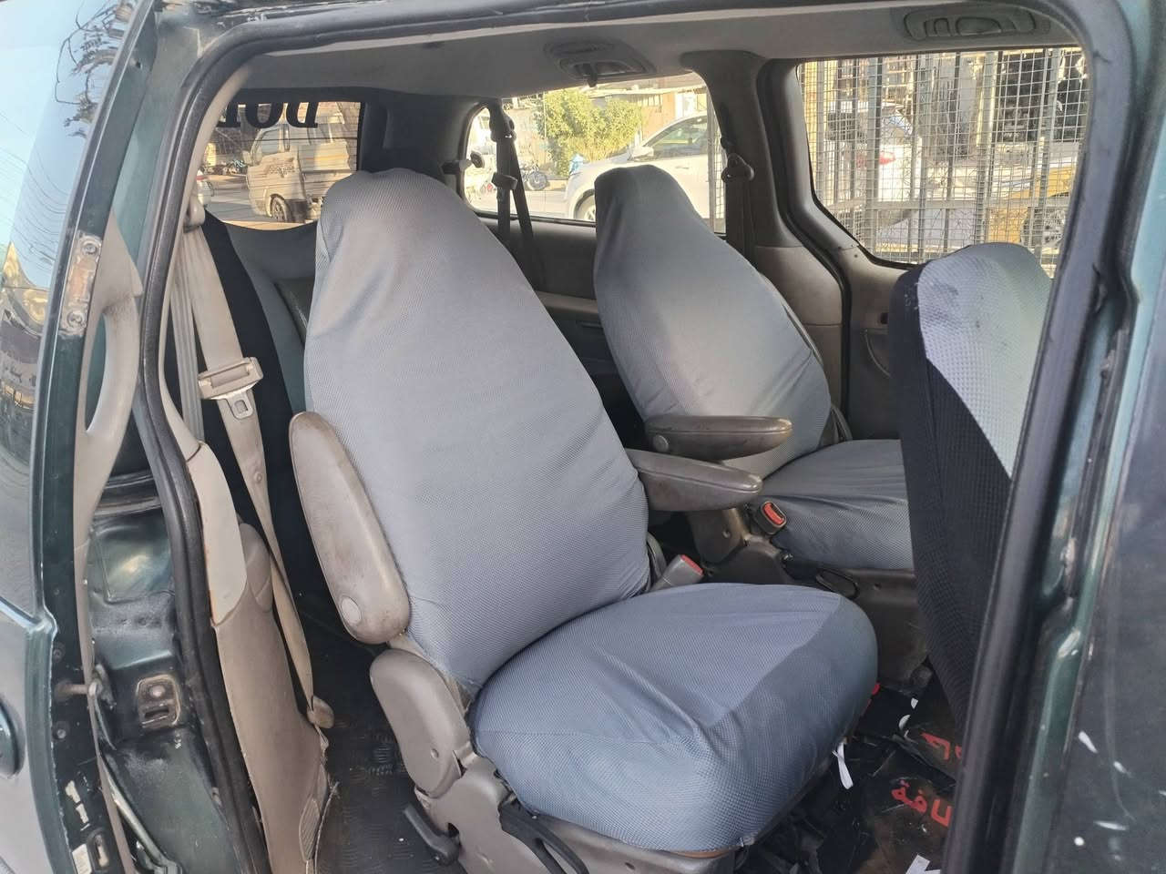 السلام عليكم للبيع دوج كرفان موديل 2000 رقم بغداد تحويل مباشر محرك وكير وحداديه جدد تبريد ثلج 7راكب مصبوغه حزام للجماليه فقط مكاني كربلاء *********** سعرهه 55قفل
