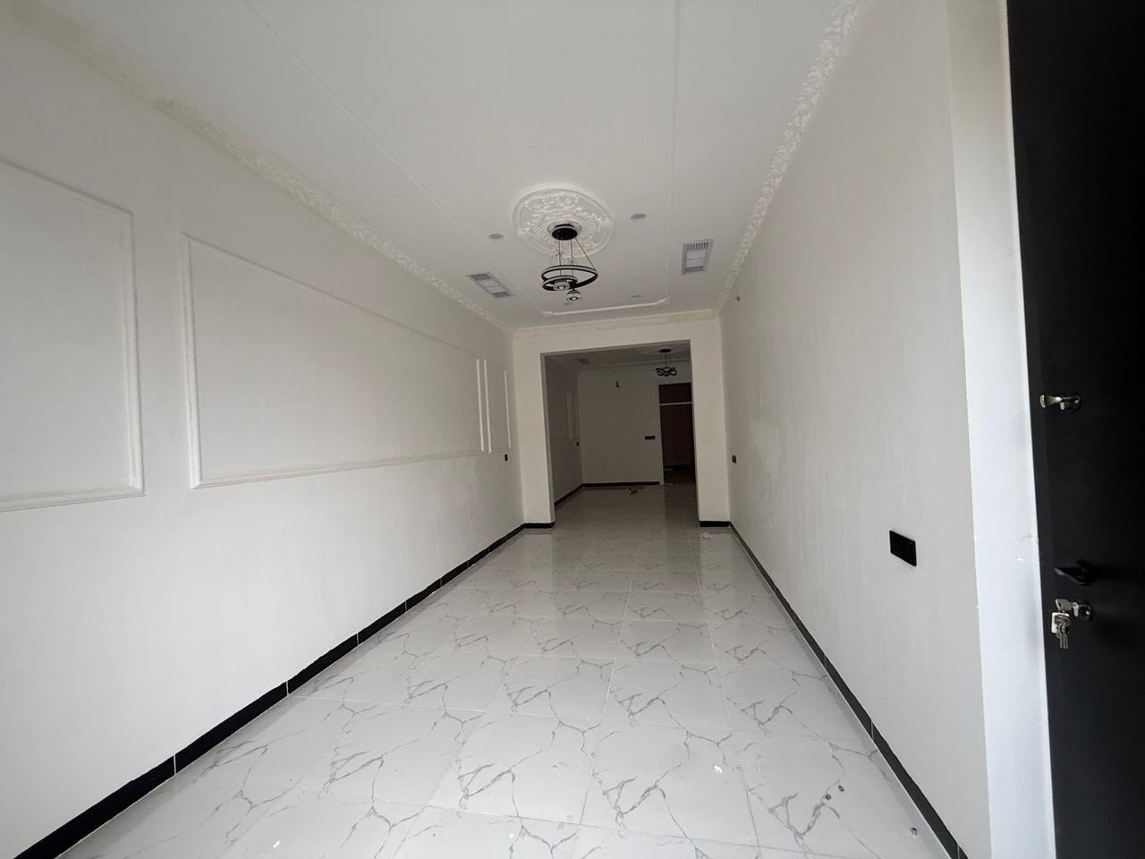 بيع سريع  #دارللبيع حي 5حساروك 

#المساحة  125+125 متر  فلات 

#يتكون من ٤ غرف و ٢هول و استقبال   ٢مطبخ و ٤صحيات 

#طابو  يسجل مباشر باسم كل عراقي 

#السعر 8 دفتر و 40 ورقه و مجال 

#للاستفسار https://t.me/aqaratalshmal
***********
***********
