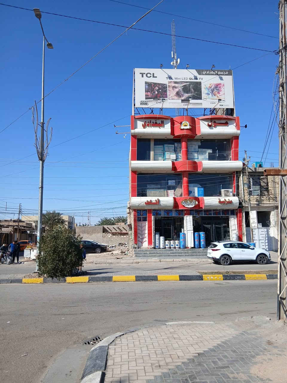 سلام عليكم  بيت للبيع 
قرب مول البغدادي  حي العامل كربلاء 
طابو صرف١٠٠  متير طابق واحد 
صب
سعر $١١٥
*********** ابو زين العابدين
