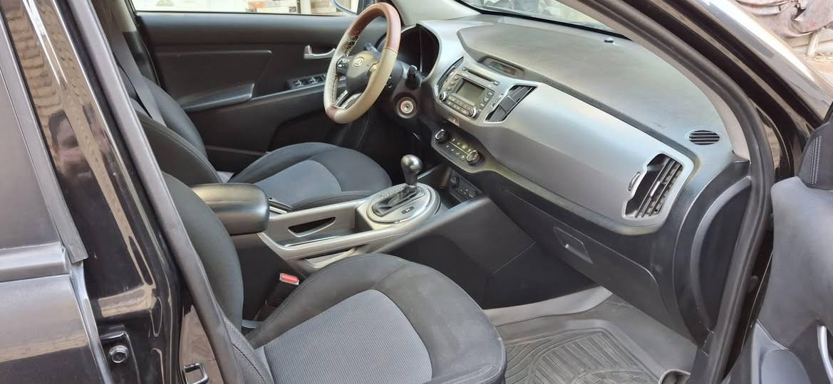 السلام عليكم 
سياره سبورتج
وارد امريكي 
موديل 2016 
الحادث بنيد مبدل والجاملق مصبوغ فقط 
ماشيه 85 
رقم بغداد دولي  
السياره بسمي 
عارضه 137 $ وبيه مجال 
رقم الهاتف ***********
العنوان بغداد وغير متواجد على الفيس
