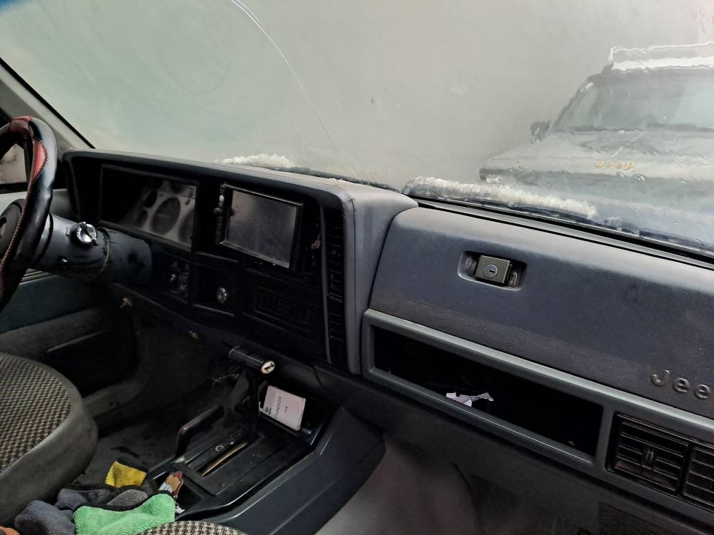 بەناوی خوای گەورە 
فرۆشتنی خێرا 
جیب مۆدیل 1992
تۆماتیک 
مەکینە VVT بەشەرتی گێڕ و مەکینە
چوار جام کارەبا
سەنەوی وەکالە عامە بەشەرتی ئەوەلیات
نرخی 23 گەڵا و کەمێک مامەڵە 
گۆڕینەوەش دەکەم لەسەر دڵ گرتن.... السليمانية, العراق


**إذا كنت صاحب هذا الإعلان وتريد حذفه لأي سبب، رجاءا أرسل رسالة إلى الدعم الفني**