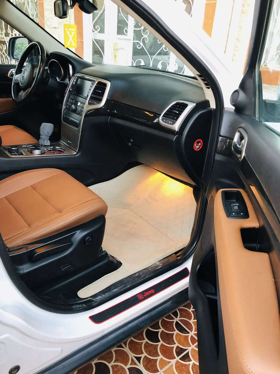 🔴 للبيع جيب كراند شيروكي موديل 2013 خليجي
السيارة نظيفة وما بيها ضرر وبدون قطرة صبغ

🔹 الدواخل: نظيفة جدا جدا 

🔹 فور ويل 

🔹 المواصفات:

 • فتحة

 • بصمة

 • تشغيل عن بعد

 • كشن جلد

 • كشن كهرباء

 • كير ومكينة حدادية

 • تخم تاير جديد

🔹 السيارة مكفولة ورقم بغداد 
وسنوية لل 2030 وباسمي ورقم دولي

🔹 شرط التحويل نفس اليوم

📍 المكان: ديالى

📱 رقم الهاتف / واتساب: ***********

💰 السعر: 197 ورقة

بالعافية على اللي ياخذها �
