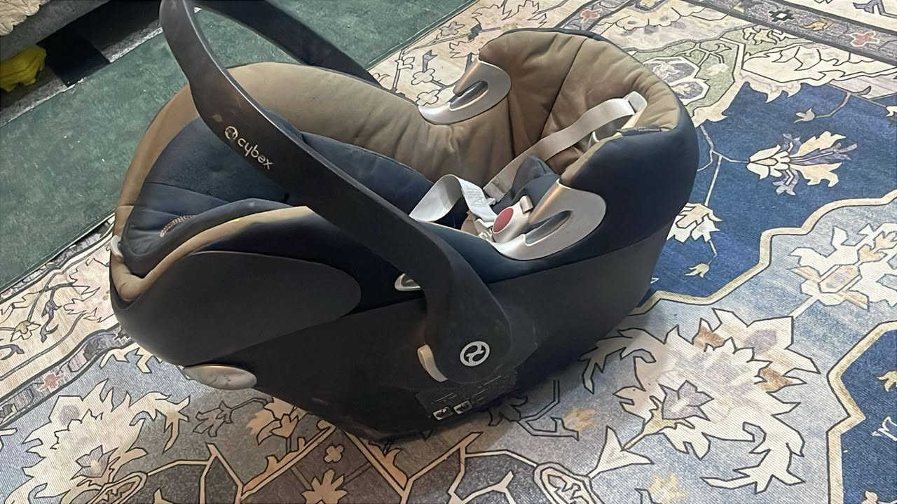 السلام عليكم غراض للبيع كلش نضاف وحدد الله شاهد وماركه 
كرسي طعام أطفال مابيه شي كلش نضيف استعمال جدا قليل
كرسي سيارة جديد كلش ولا مستعمل سعرهن 150 بيهن مجال قليل جدا لأن الله شاهد جدد
كريكوت جديد ماركه جوي// بغداد / حي الجهاد ***********
