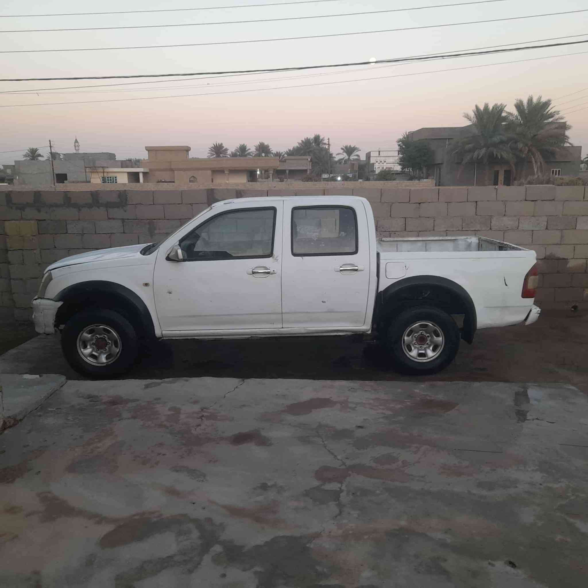 لوف 2004 مزاد كير ومحرك ونجي كيرها تعبان 
مكان سياره رمادي جويبه 
سعر 35 وبيها مجال 
***********
