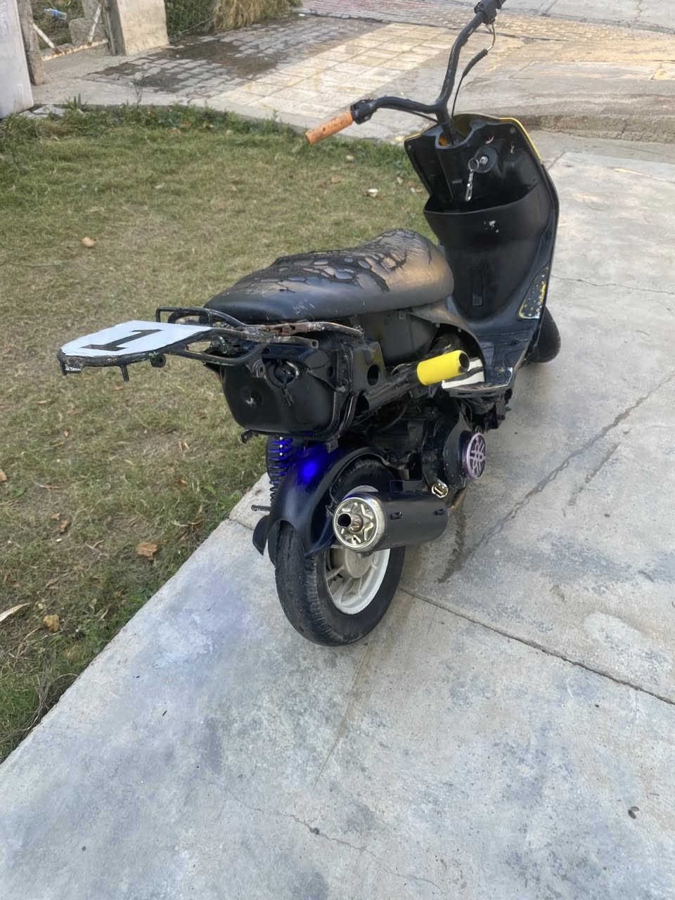 للبيع عدله مستعجل على بيعتها
ماكس عدله 

بوشه 55🔥

وياله نجمه 🌟

 زوج تايرات جديده

شلعه ومعدل تشك الكاع🔥

دراجه ناعمه كلش 

كفرات فقط صفايح موجودات 

هندر واحد 

سلف موجود بسہ مشاده

كهربائيات شغاله

سعر خاص. 

مكان كركوك (حي عسكري)

***********
