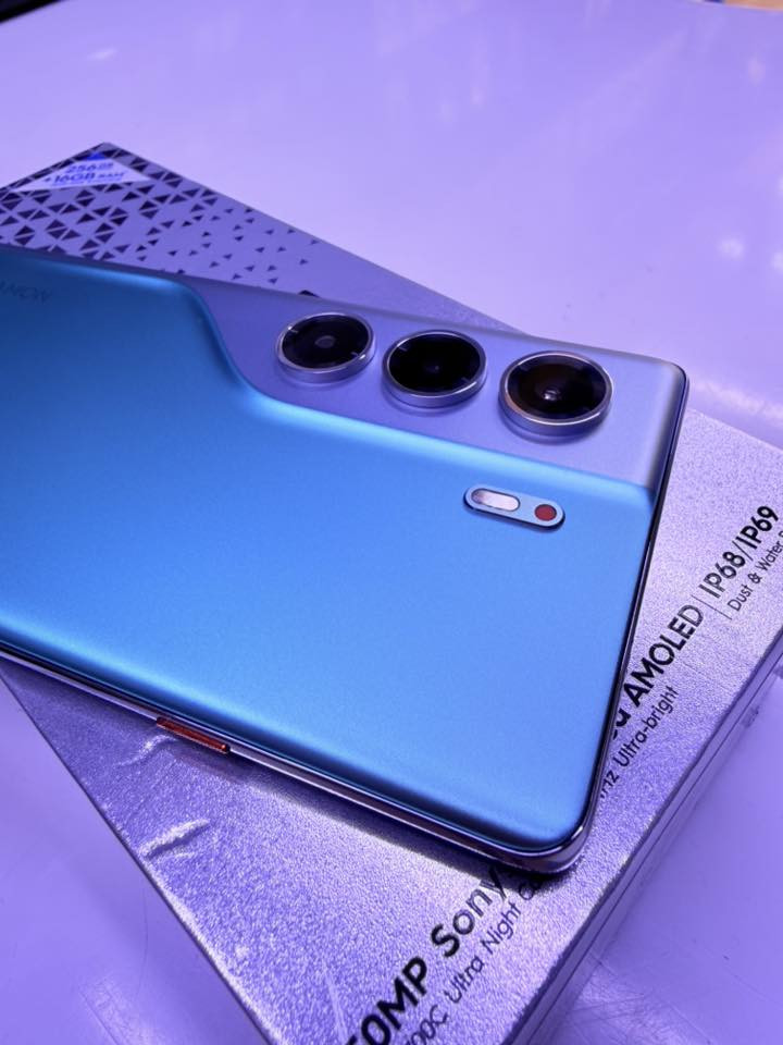 السلام عليكم تكنوا كامون 40 برو 5g
256 /16مستخدم اقل اسبوع غراضه جدد غير مستخدمات 
السعر 240 قفل مكاني الدوره
***********
