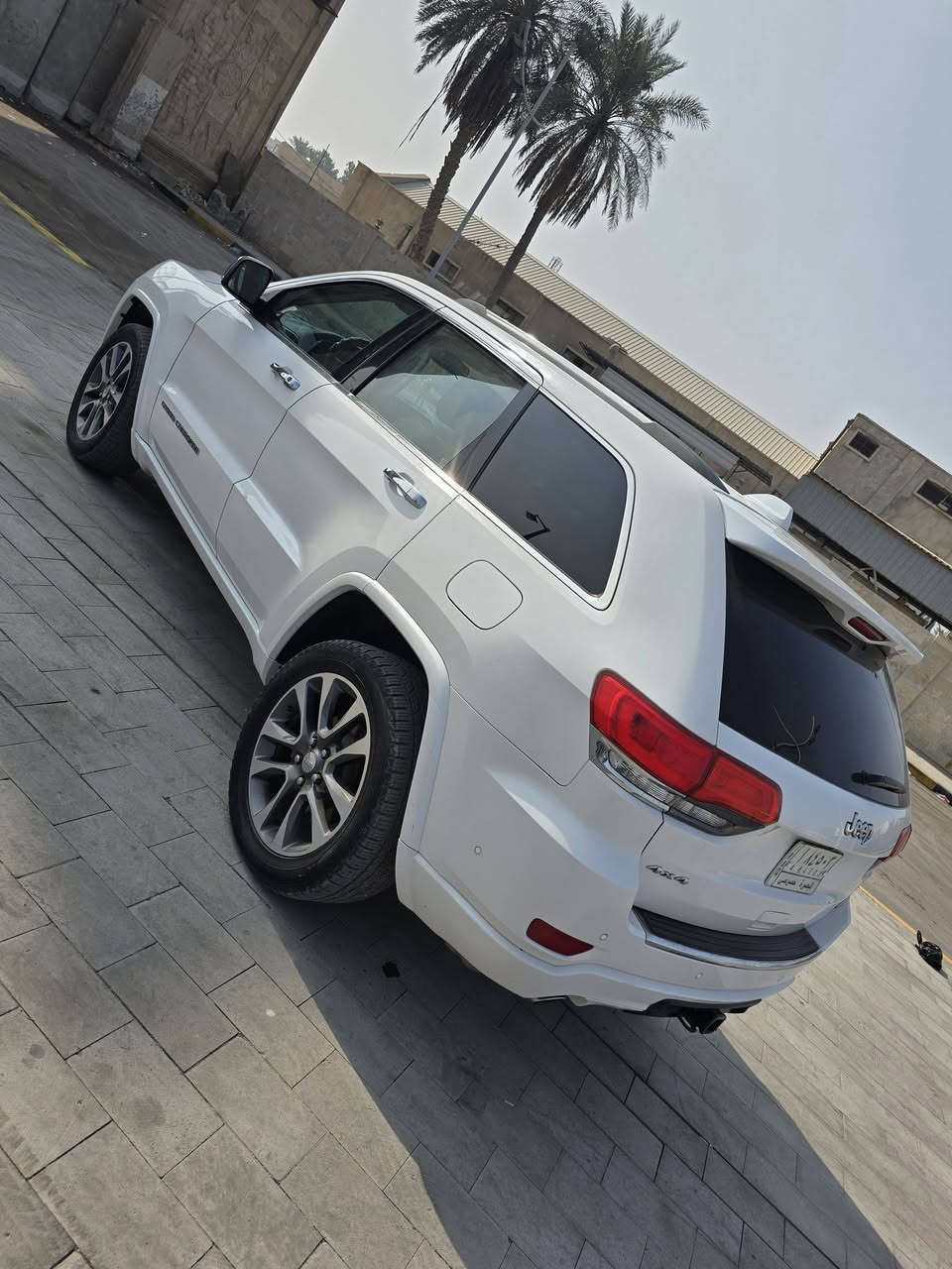 السلام عليكم
جيب اوفر لاند كندي موديل 2018 فول موصفات للاخير جديده 
المواصفات 
بانوراما 
بصمة ابواب 
تشغيل عن بعد 
رادارات 
حساسات امامية + خلفية 
شاشة 
كاميرا 
كشنات جلد 
كشنات تدفئه + تبريد 
كشنات كهرباء 2
ذاكرة خزن ميموري 
ماوس 
تحكم ستيرن جهتين 
كروز سرعة 
شفتات ستيرن 
لايت زنون 
بلوجكتور زنون 
لد امامي 
سستم صوت سماعات + دمام خلفي 
فور ويل 4x4  
مكينة 6 سلندر 
 3600 
الون : ابيض صدفي  
 جديدة كلش حلوة
السعر : 230 ترهم مراوس أو نقد
العنوان : البصرة الجبيلة 
للاستفسار . ***********
