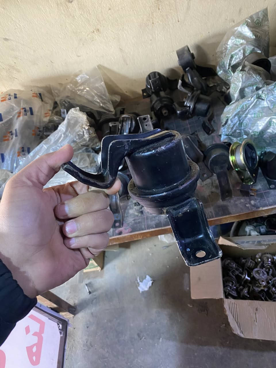 قطع غيار لانسر 🥇
اذن امامية 10 الف
كلاص فيتبم 10 الف
يدة لايت 30 الف
اذن محرك 35 الف
شريط ستيرن 15 الف 
بطاين امامية صيني 25
بطاين امامية تايوان 35
بطاين خلفية تايوان 30 
بطاين خلفية صيني 25 
اذن خلفية 20 الف 
شباك لانسر 30 الف
جويتر كامل 75
ايسي لانسر 35
قاعدة رقم 12 الف
صدر امامي كامل مثل ما موضح ب الصور 135 الف
صدر خلفي بدون دبلات 135 كامل 
عروض على السمكرة 
دعاميات لون اسود زوج 115 الف
مصطفى صباح***********
عمر لانسر ‭0771 102 8996‬
عنوان المحل ديالى بعقوبة الصناعة الثالثة مقابيل الشقق المتروكة
