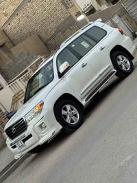 للبيع لاندكروز ٨ سلندر ٢٠١٥ (٤٦٠٠) مكفولة من الصبغ والفتح والبارد تخم ...